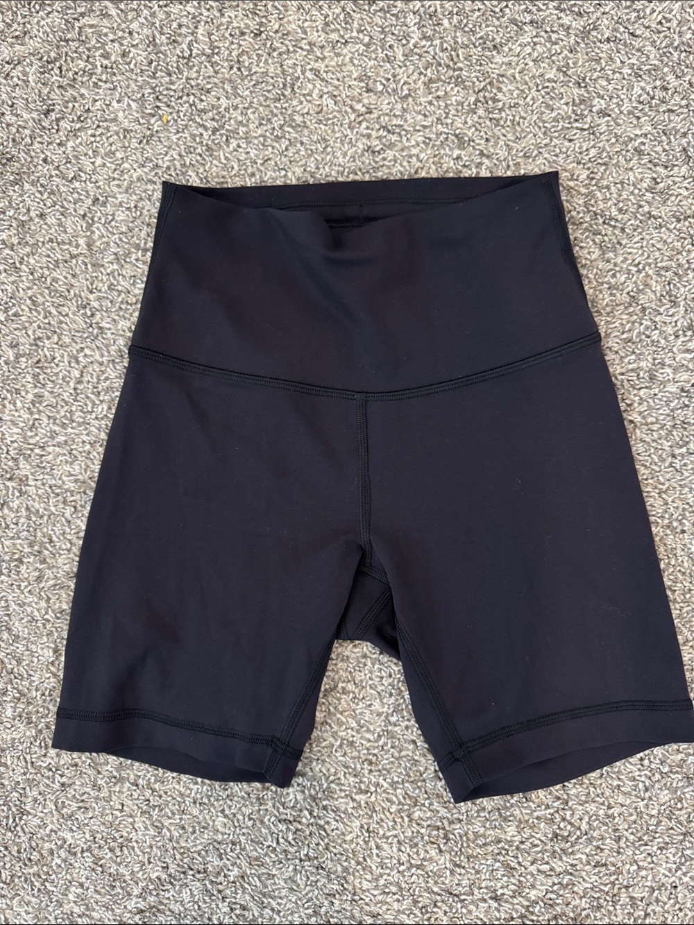 Lululemon 6” High Rise Bike Shorts, Size 4